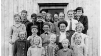 S&ouml;ndagsskoleelever i Missionshuset 1952 (fotograf: ok&auml;nd) 